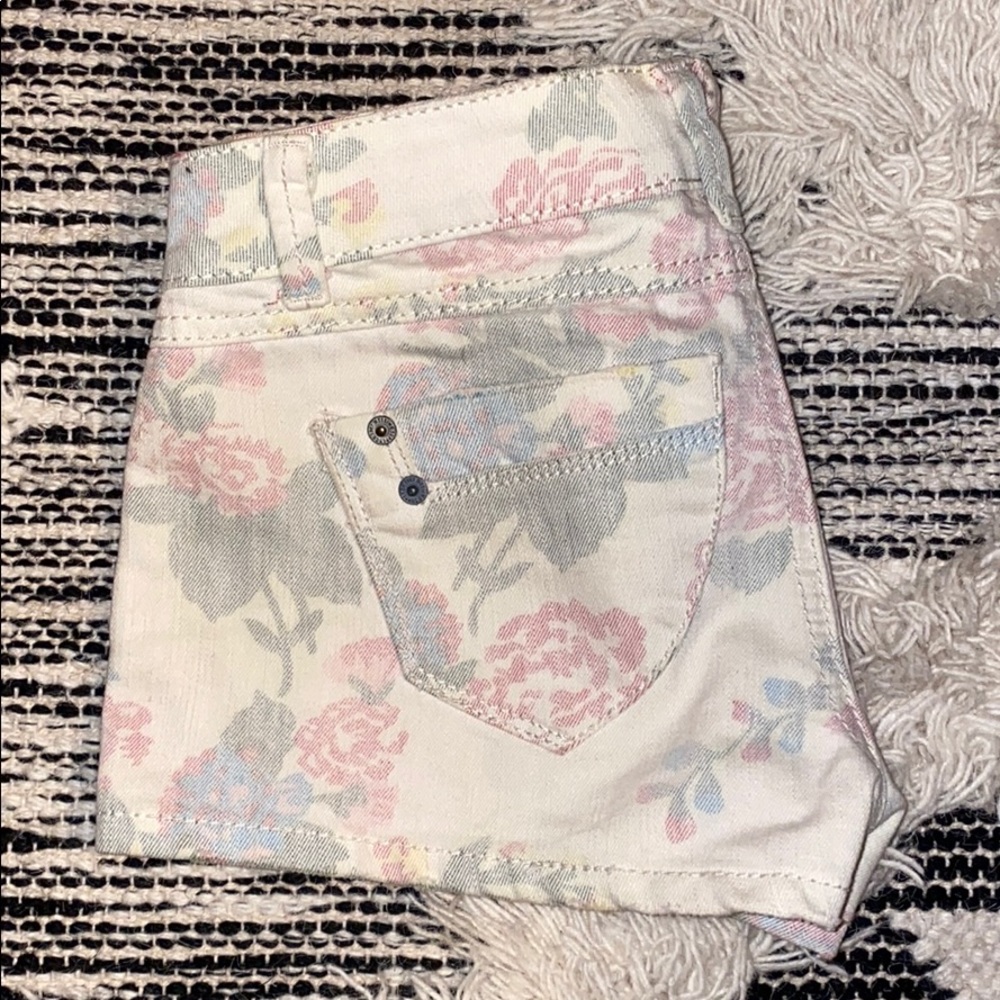 Floral Jean Shorts - Picture 4 of 7